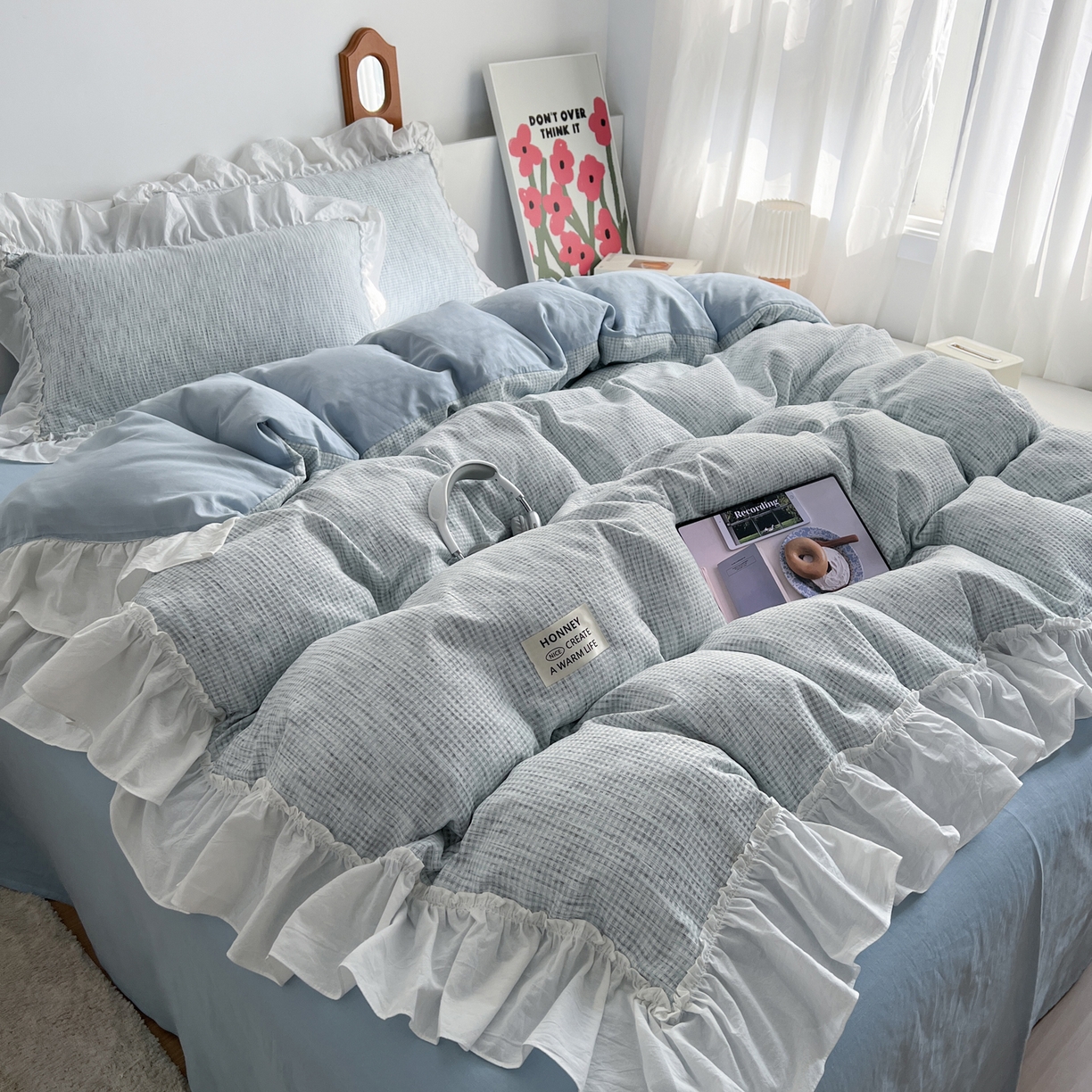 91家纺网 家纺一手货源 找家纺 晨曦家纺 2026新款荷叶花边雪尼尔提花四件套可水洗棉四件套少女风 法式奶蓝