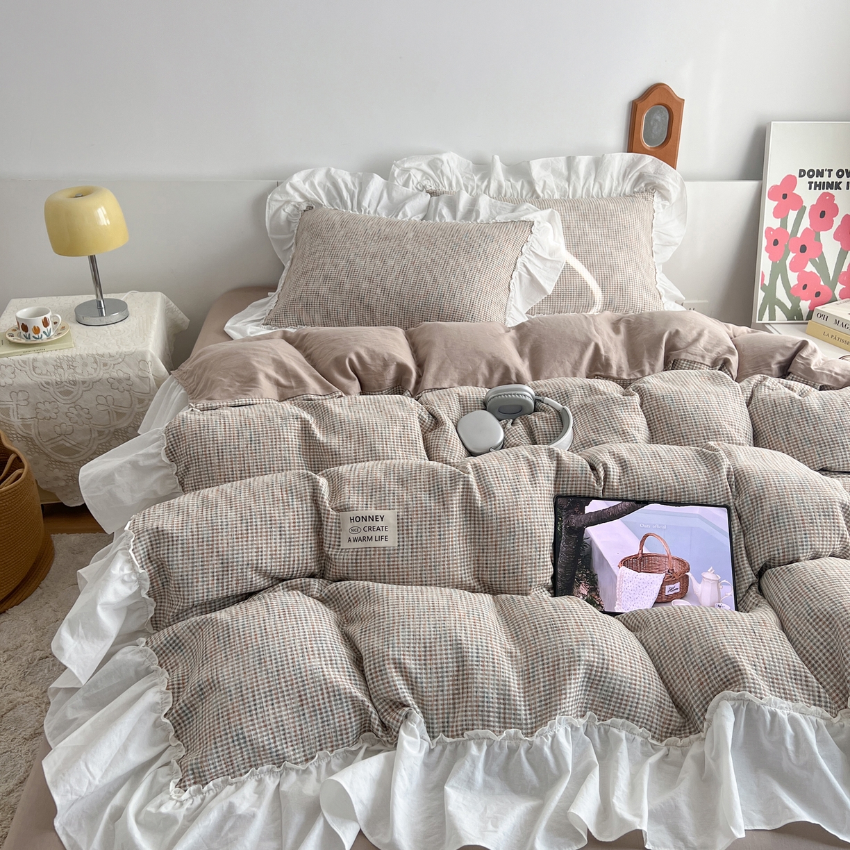 91家纺网 家纺一手货源 找家纺 晨曦家纺 2026新款荷叶花边雪尼尔提花四件套可水洗棉四件套少女风 焦糖软芙