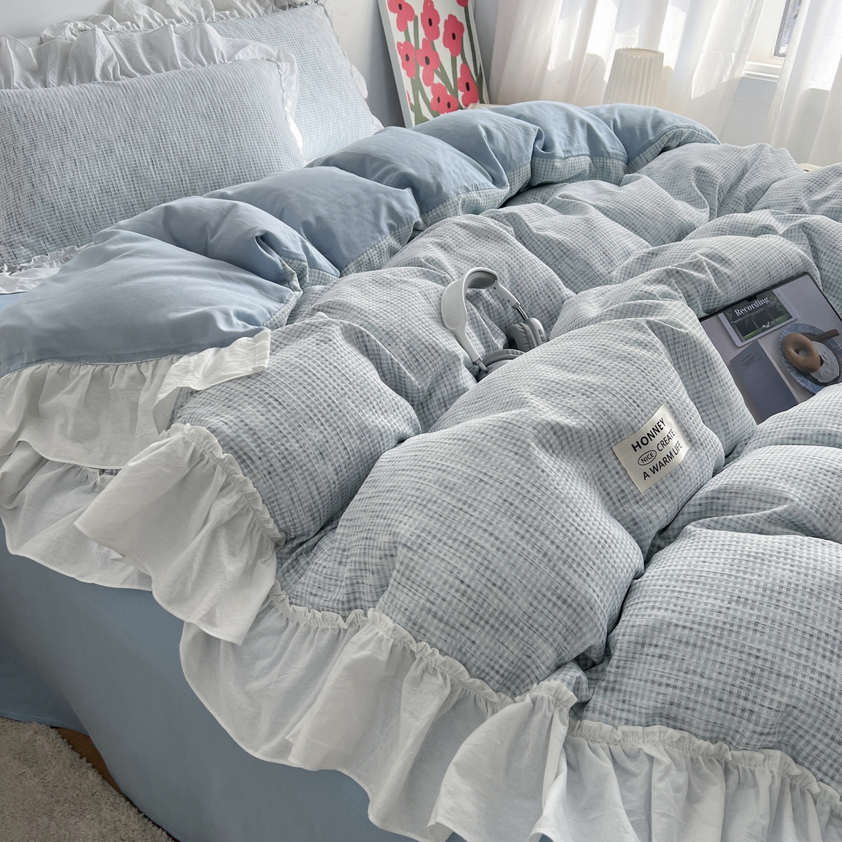 91家纺网 家纺一手货源 找家纺 晨曦家纺 2026新款荷叶花边雪尼尔提花四件套可水洗棉四件套少女风 法式奶蓝