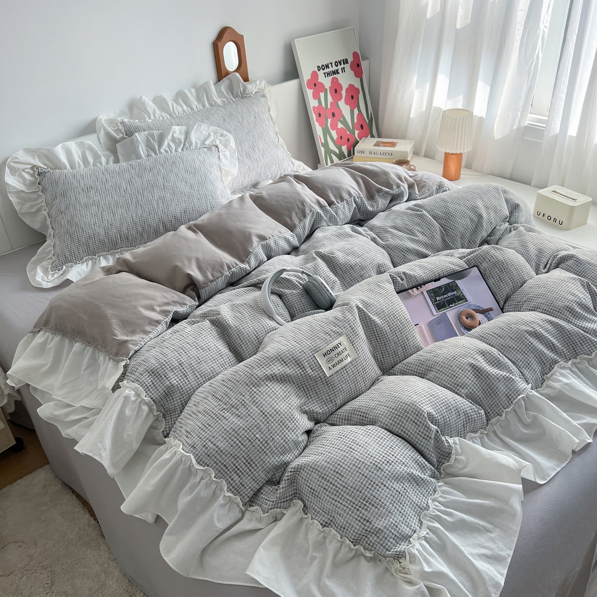 91家纺网 家纺一手货源 找家纺 晨曦家纺 2026新款荷叶花边雪尼尔提花四件套可水洗棉四件套少女风 浅灰松烟