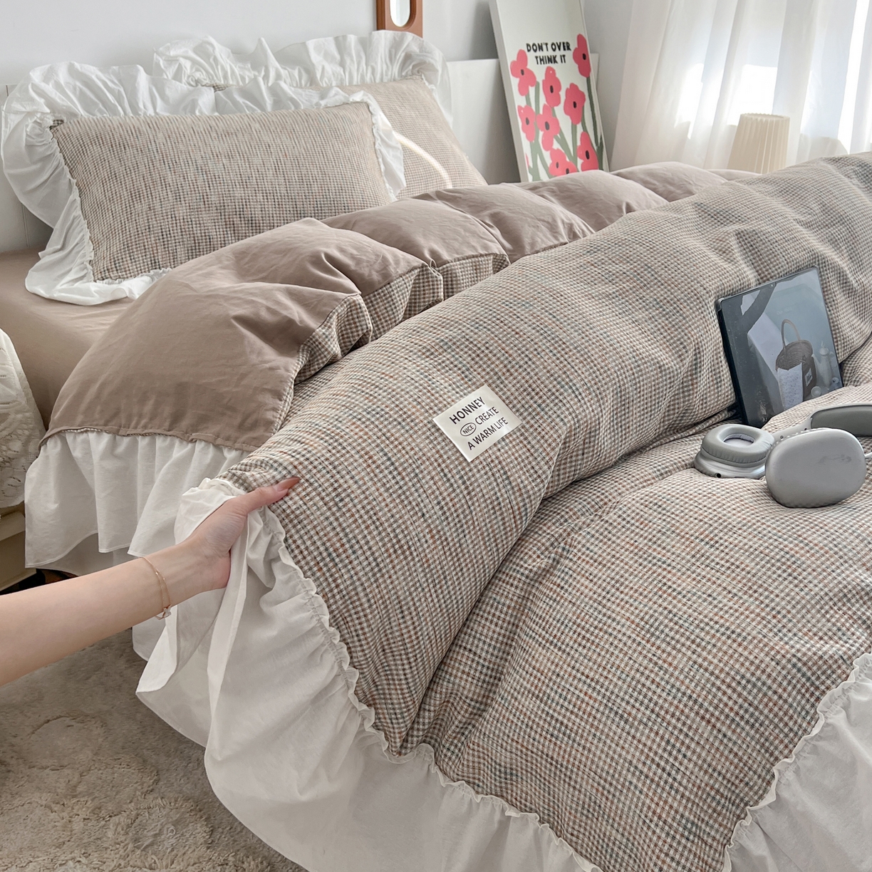 91家纺网 家纺一手货源 找家纺 晨曦家纺 2026新款荷叶花边雪尼尔提花四件套可水洗棉四件套少女风 焦糖软芙