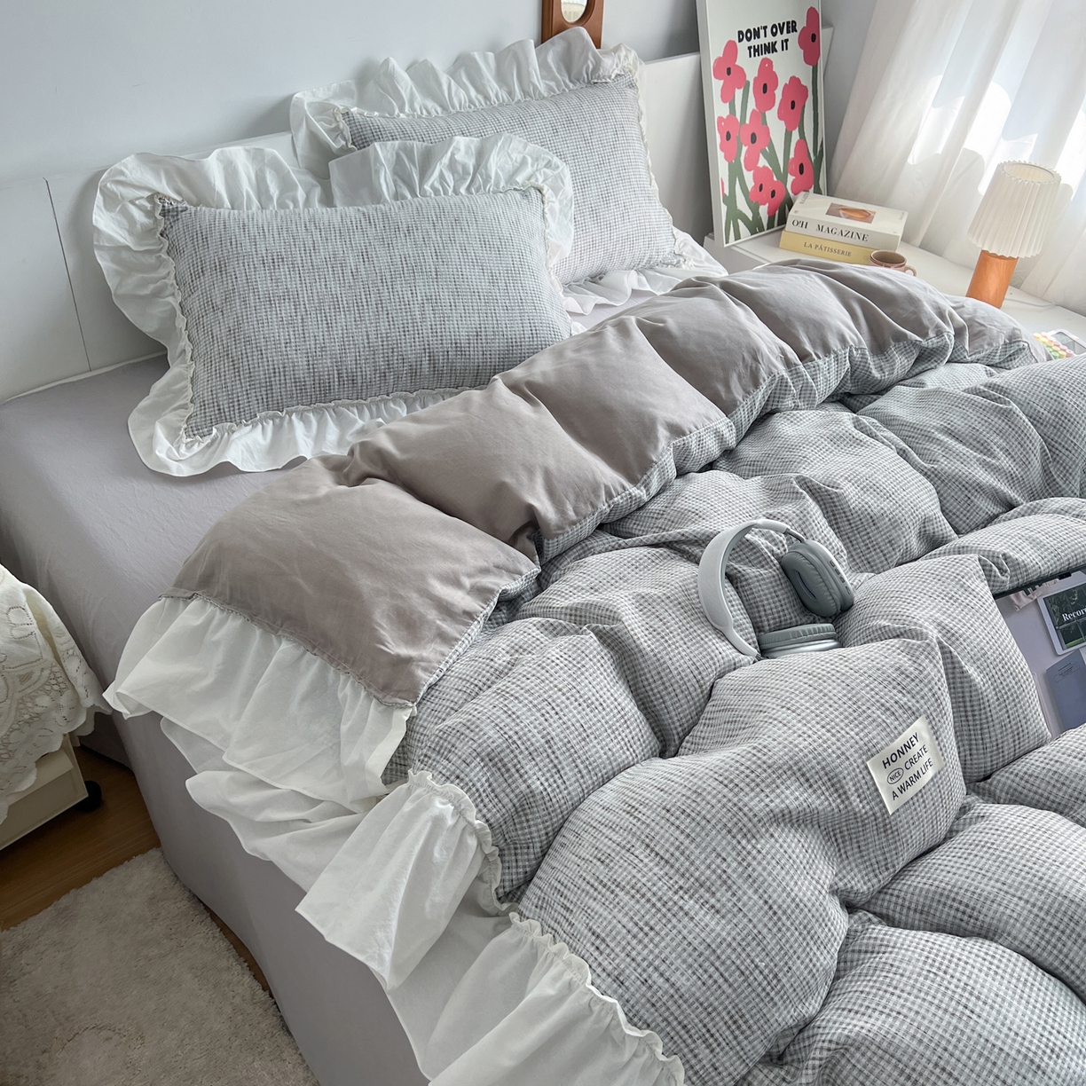 91家纺网 家纺一手货源 找家纺 晨曦家纺 2026新款荷叶花边雪尼尔提花四件套可水洗棉四件套少女风 浅灰松烟