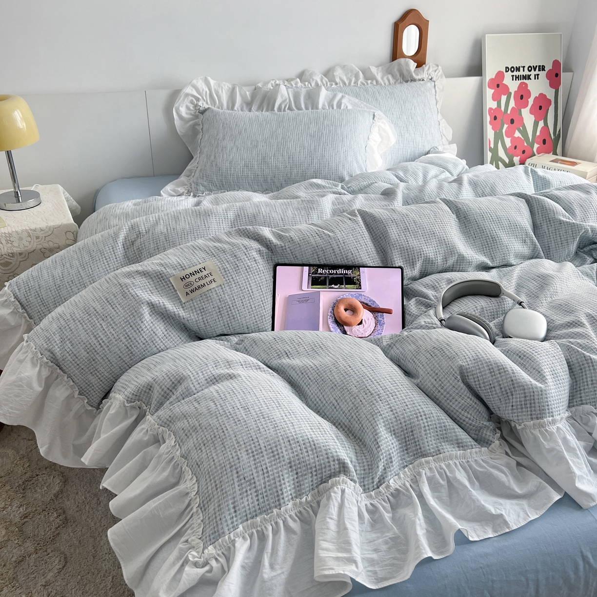 91家纺网 家纺一手货源 找家纺 晨曦家纺 2026新款荷叶花边雪尼尔提花四件套可水洗棉四件套少女风 法式奶蓝