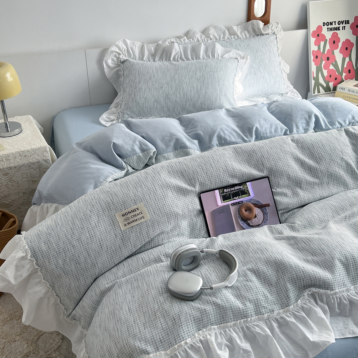 91家纺网 家纺一手货源 找家纺 晨曦家纺 2026新款荷叶花边雪尼尔提花四件套可水洗棉四件套少女风 法式奶蓝