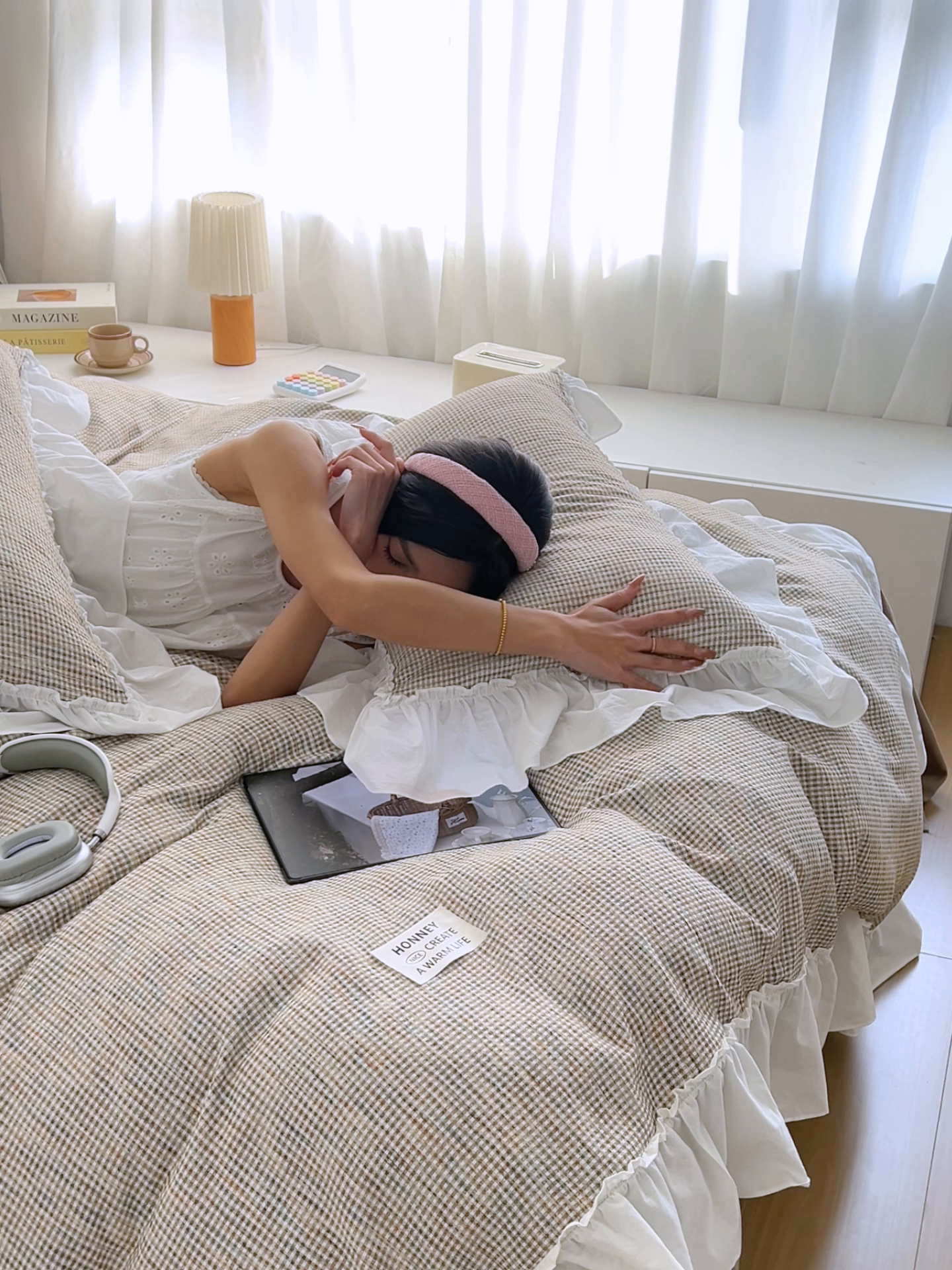 91家纺网 家纺一手货源 找家纺 晨曦家纺 2026新款荷叶花边雪尼尔提花四件套可水洗棉四件套少女风 奶茶华夫