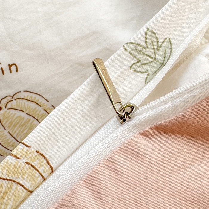 91家纺网 家纺一手货源 找家纺 诗黛尔 2026新款学生季仙女小花卉植物卡通云朵棉四件套三件套（二） 南瓜园