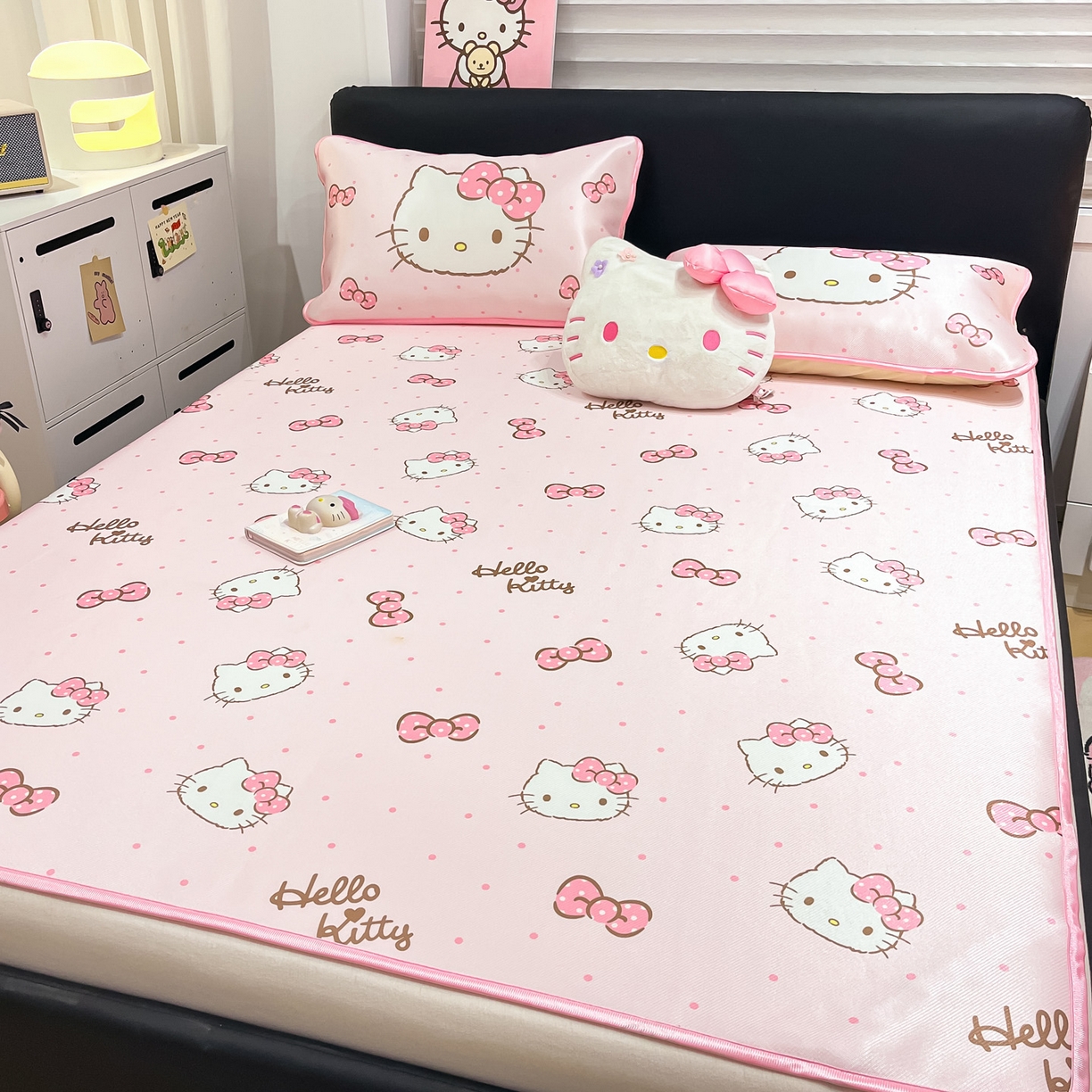 91家纺网 家纺一手货源 找家纺 （总）暮思家居 2026新款三丽鸥正版授权数码印花A类可机洗1200D冰丝凉席三件套平铺款系列