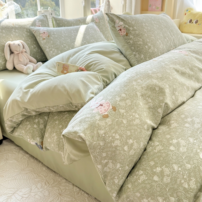 91家纺网 家纺一手货源 找家纺 诗黛尔 2026新款学生季仙女小花卉植物卡通云朵棉四件套三件套（二） 沁园-绿