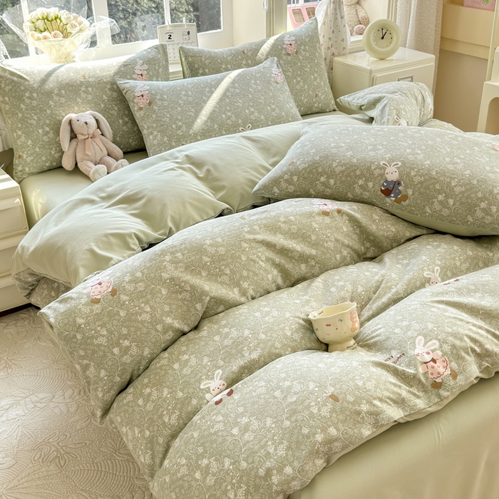 91家纺网 家纺一手货源 找家纺 诗黛尔 2026新款学生季仙女小花卉植物卡通云朵棉四件套三件套（二） 沁园-绿