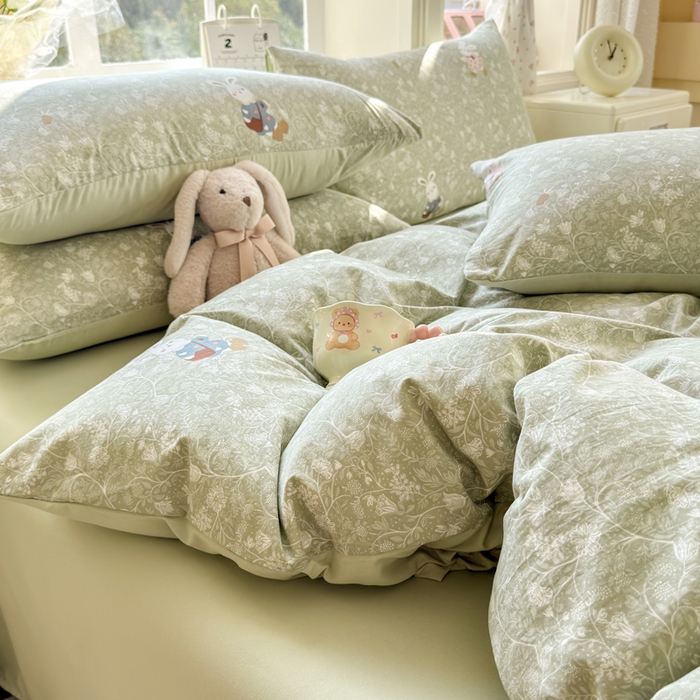 91家纺网 家纺一手货源 找家纺 诗黛尔 2026新款学生季仙女小花卉植物卡通云朵棉四件套三件套（二） 沁园-绿