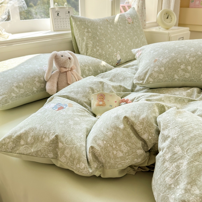 91家纺网 家纺一手货源 找家纺 诗黛尔 2026新款学生季仙女小花卉植物卡通云朵棉四件套三件套（二） 沁园-绿