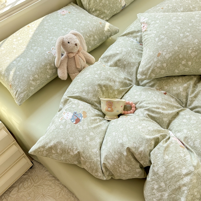 91家纺网 家纺一手货源 找家纺 诗黛尔 2026新款学生季仙女小花卉植物卡通云朵棉四件套三件套（二） 沁园-绿