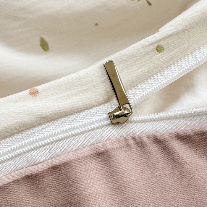 91家纺网 家纺一手货源 找家纺 诗黛尔 2026新款学生季仙女小花卉植物卡通云朵棉四件套三件套（二） 恬淡时光