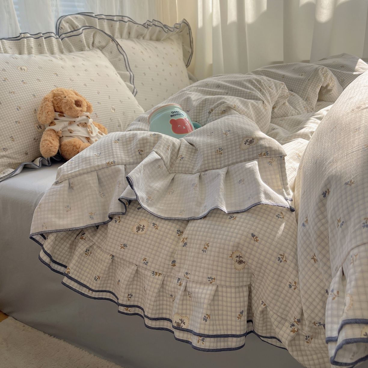 91家纺网 家纺一手货源 找家纺 瑞莱 （持续上新）2026新款舒柔水洗棉小清新双层花边四件套 蓝玫瑰