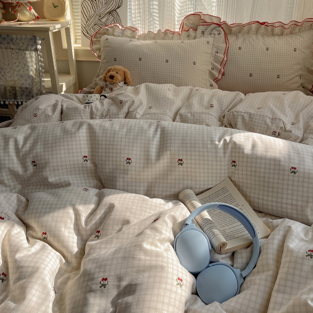 91家纺网 家纺一手货源 找家纺 瑞莱 （持续上新）2026新款舒柔水洗棉小清新双层花边四件套 红樱桃