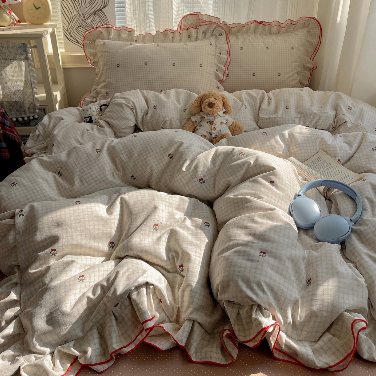 91家纺网 家纺一手货源 找家纺 瑞莱 （持续上新）2026新款舒柔水洗棉小清新双层花边四件套 红樱桃