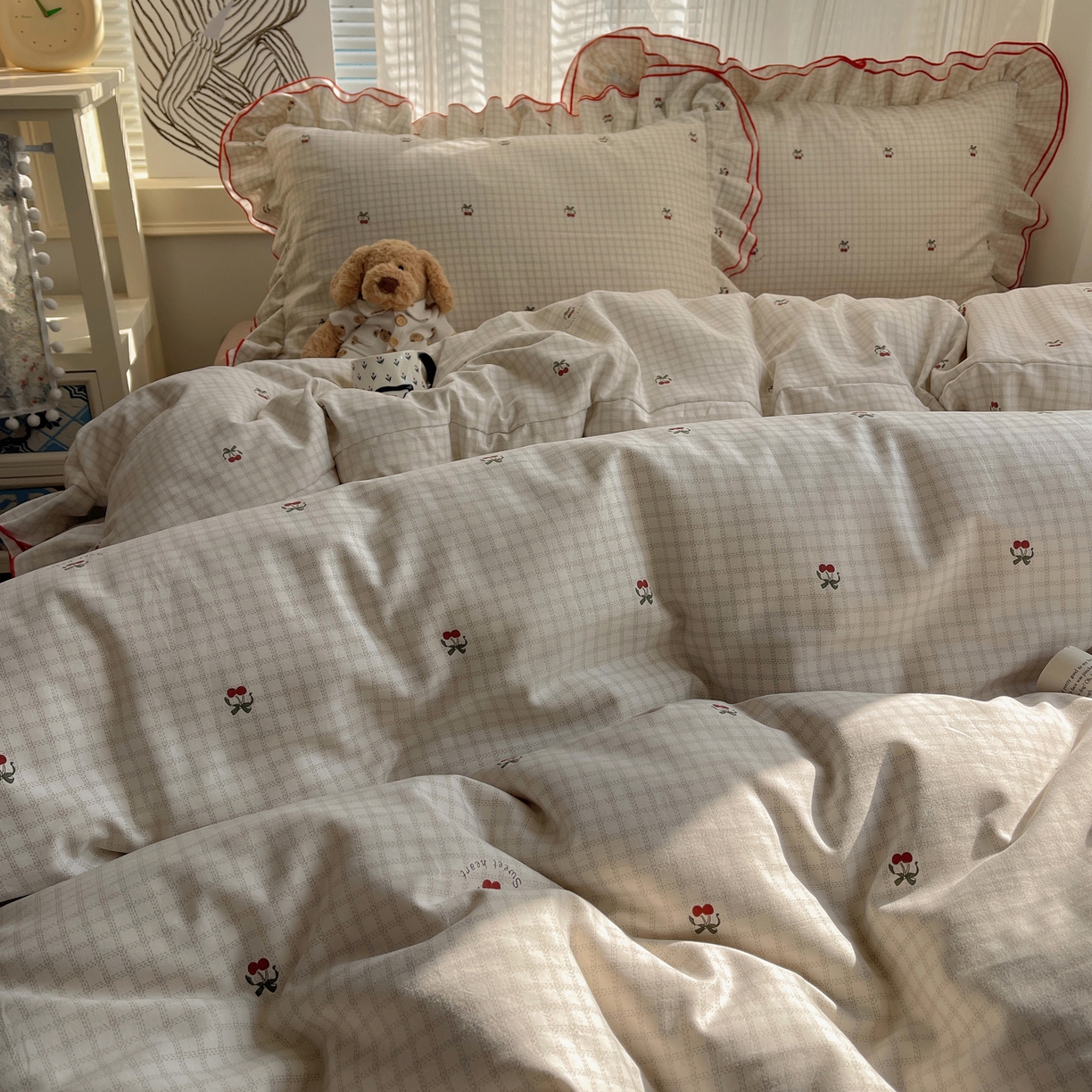 91家纺网 家纺一手货源 找家纺 瑞莱 （持续上新）2026新款舒柔水洗棉小清新双层花边四件套 红樱桃