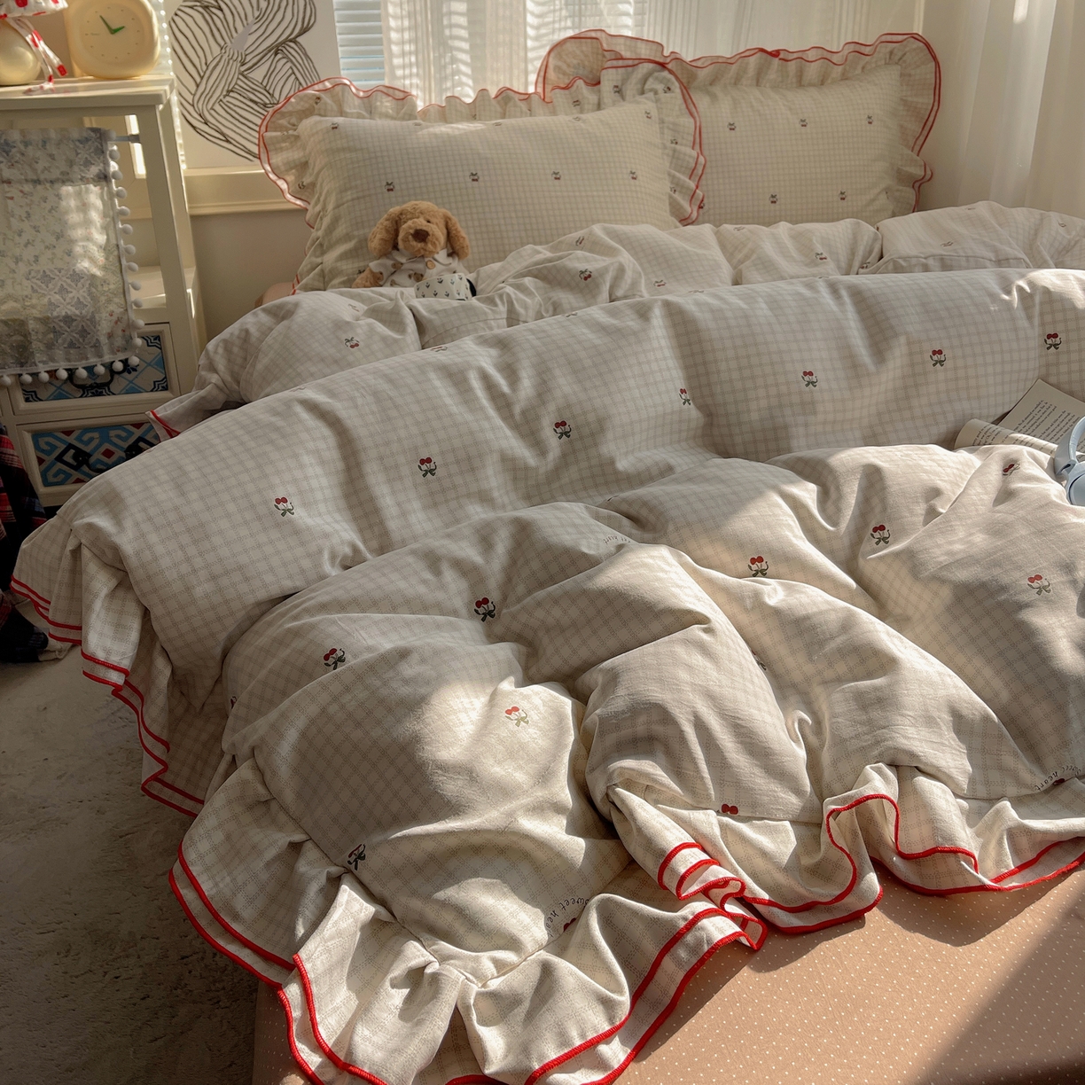 91家纺网 家纺一手货源 找家纺 瑞莱 （持续上新）2026新款舒柔水洗棉小清新双层花边四件套 红樱桃