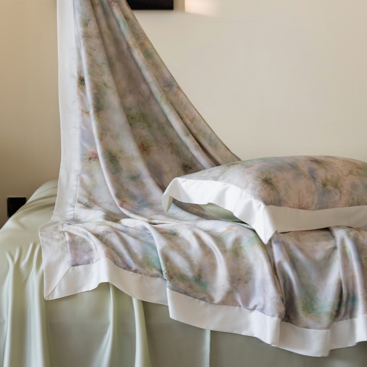 91家纺网 家纺一手货源 找家纺 初拾 2026新款60支兰精天丝数码印花系列四件套 青提薄荷（会员减20 ，控价：日常 券后不低于398 元）