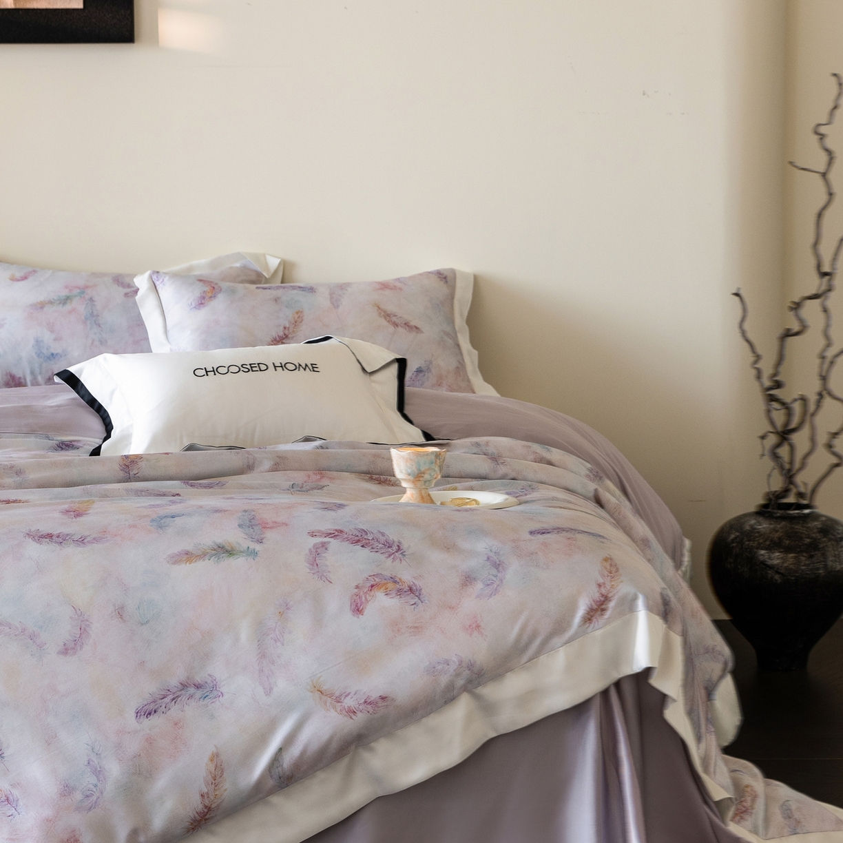 91家纺网 家纺一手货源 找家纺 初拾 2026新款60支兰精天丝数码印花系列四件套 自由的羽毛（会员减20 ，控价：日常 券后不低于398 元）