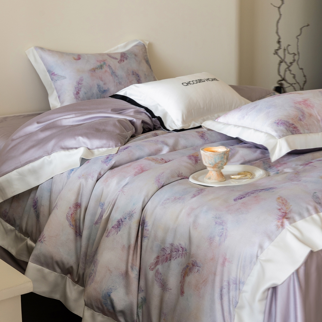 91家纺网 家纺一手货源 找家纺 初拾 2026新款60支兰精天丝数码印花系列四件套 自由的羽毛（会员减20 ，控价：日常 券后不低于398 元）