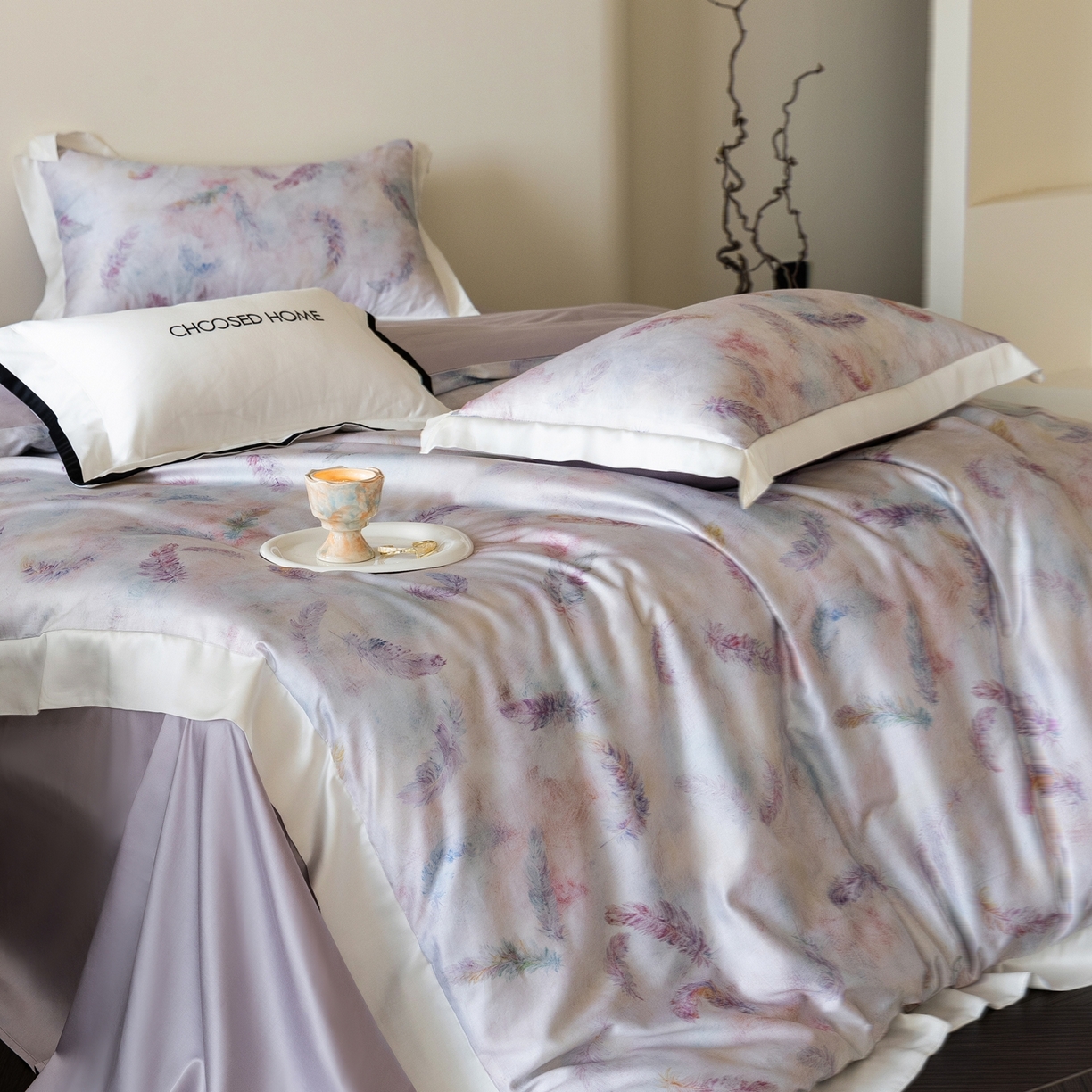 91家纺网 家纺一手货源 找家纺 初拾 2026新款60支兰精天丝数码印花系列四件套 自由的羽毛（会员减20 ，控价：日常 券后不低于398 元）