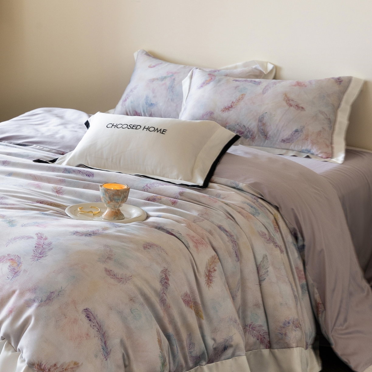 91家纺网 家纺一手货源 找家纺 初拾 2026新款60支兰精天丝数码印花系列四件套 自由的羽毛（会员减20 ，控价：日常 券后不低于398 元）