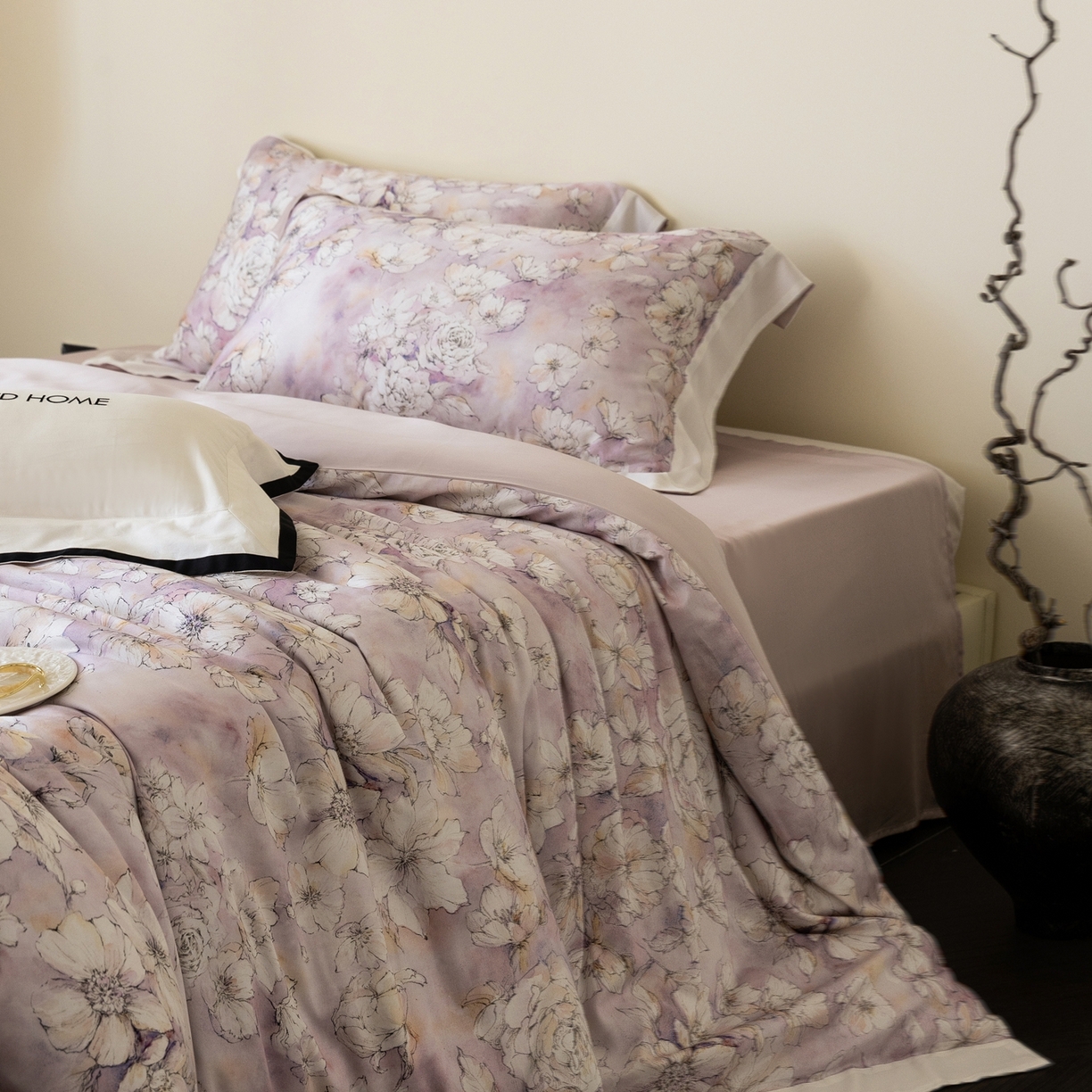 91家纺网 家纺一手货源 找家纺 初拾 2026新款60支兰精天丝数码印花系列四件套 万人迷（会员减20 ，控价：日常 券后不低于398 元）