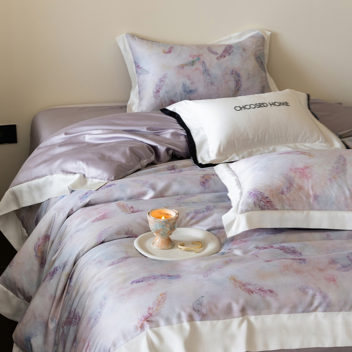 91家纺网 家纺一手货源 找家纺 初拾 2026新款60支兰精天丝数码印花系列四件套 自由的羽毛（会员减20 ，控价：日常 券后不低于398 元）