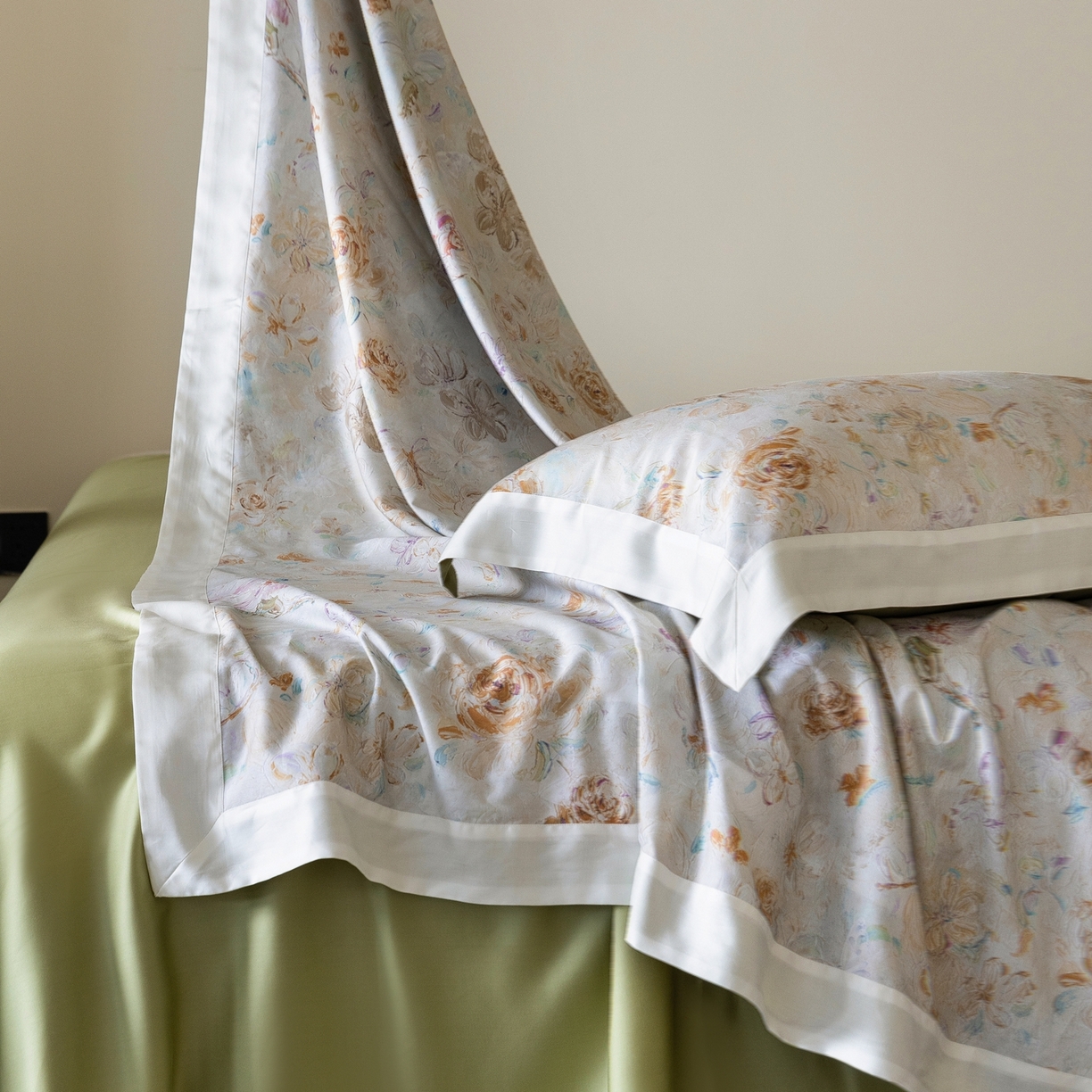 91家纺网 家纺一手货源 找家纺 初拾 2026新款60支兰精天丝数码印花系列四件套 甜岛（会员减20 ，控价：日常 券后不低于398 元）