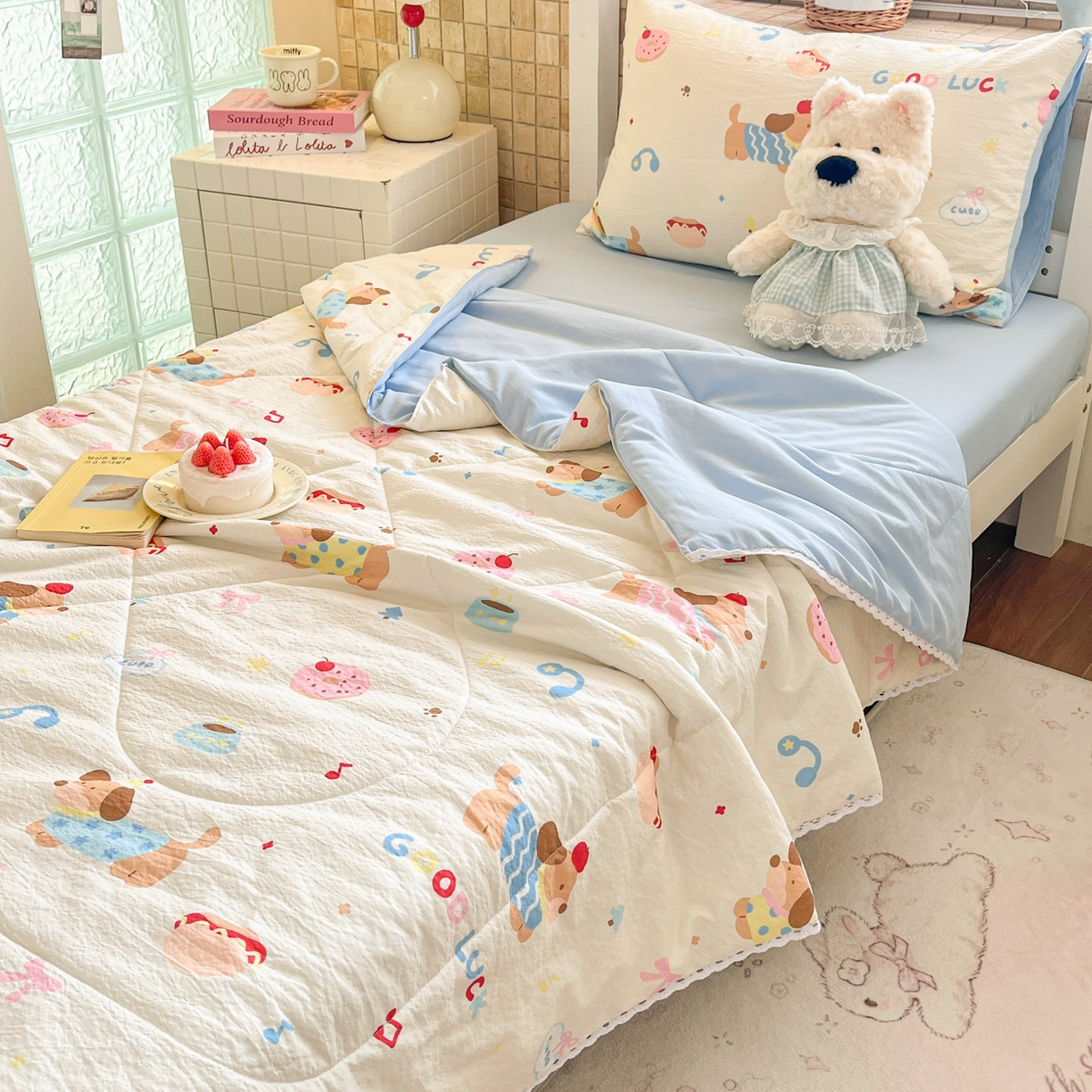 91家纺网 家纺一手货源 找家纺 川悦生活 2026春夏新款双层纱皱皱纱学生床夏被夏凉被空调被三件套 夏被腊肠庄园