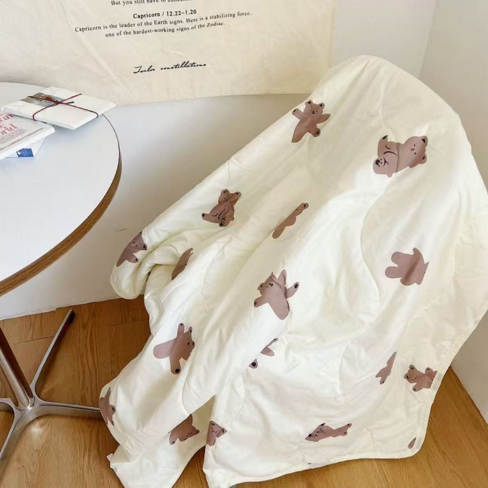 91家纺网 家纺一手货源 找家纺 才森家纺 2026新款亲肤卡通儿童夏被儿童被礼品被赠品直播间热款夏凉被小被子 饼干熊