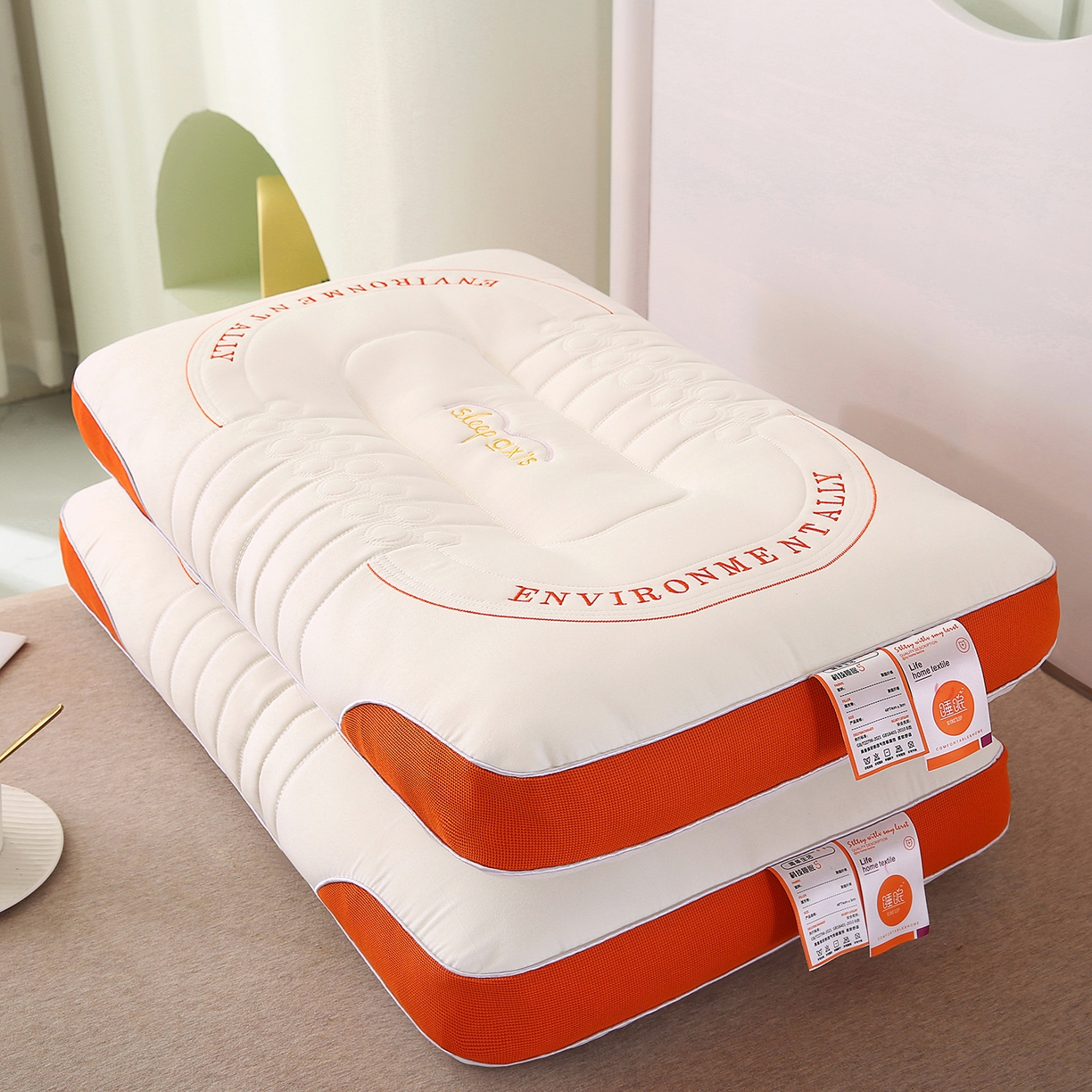 91家纺网 家纺一手货源 找家纺 爱来伊家纺 2026新款英文刺绣按摩枕枕头枕芯 英文刺绣按摩枕-橙色