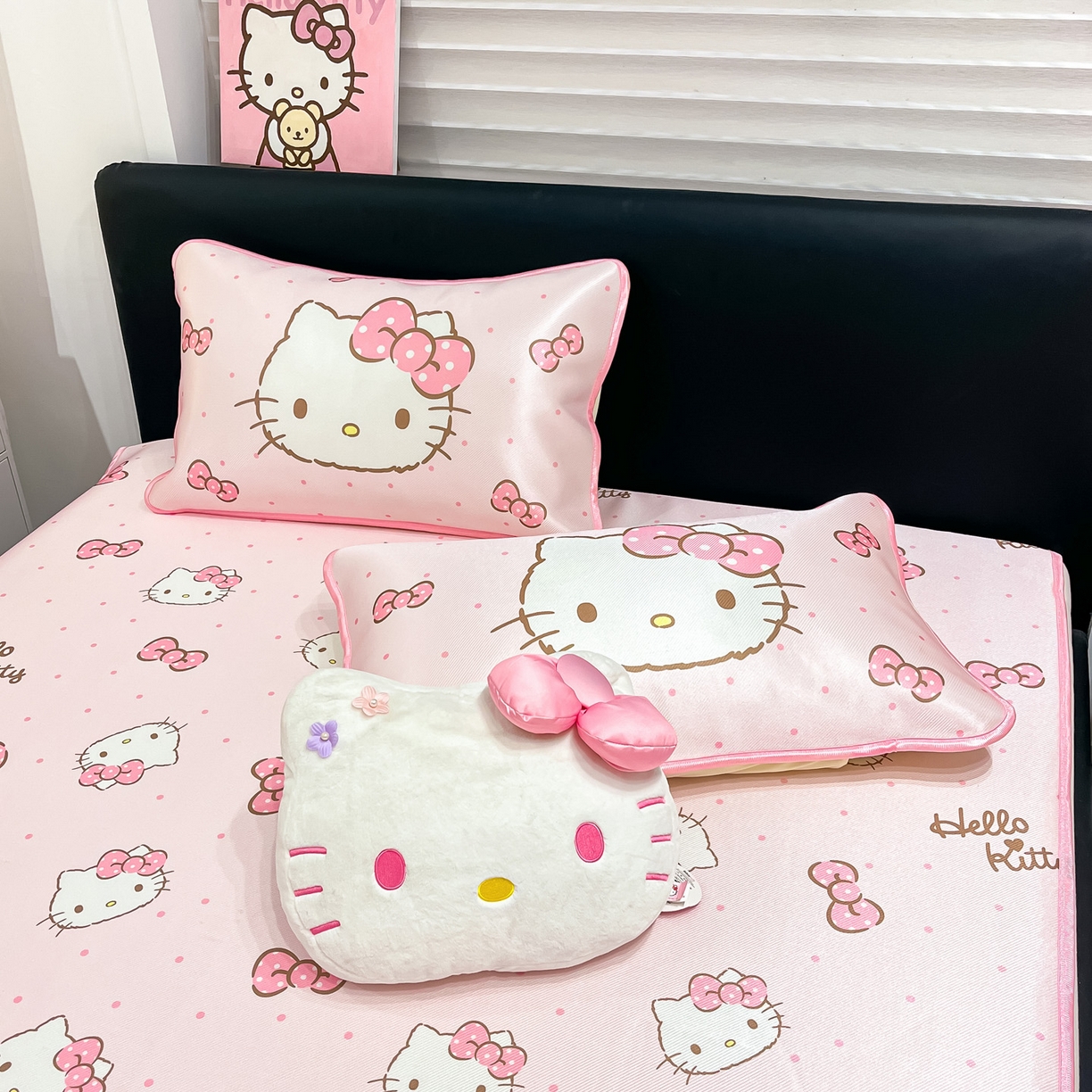 91家纺网 家纺一手货源 找家纺 暮思家居 2026新款三丽鸥正版授权数码印花A类可机洗1200D冰丝凉席三件套平铺款系列 平铺款-可爱KT