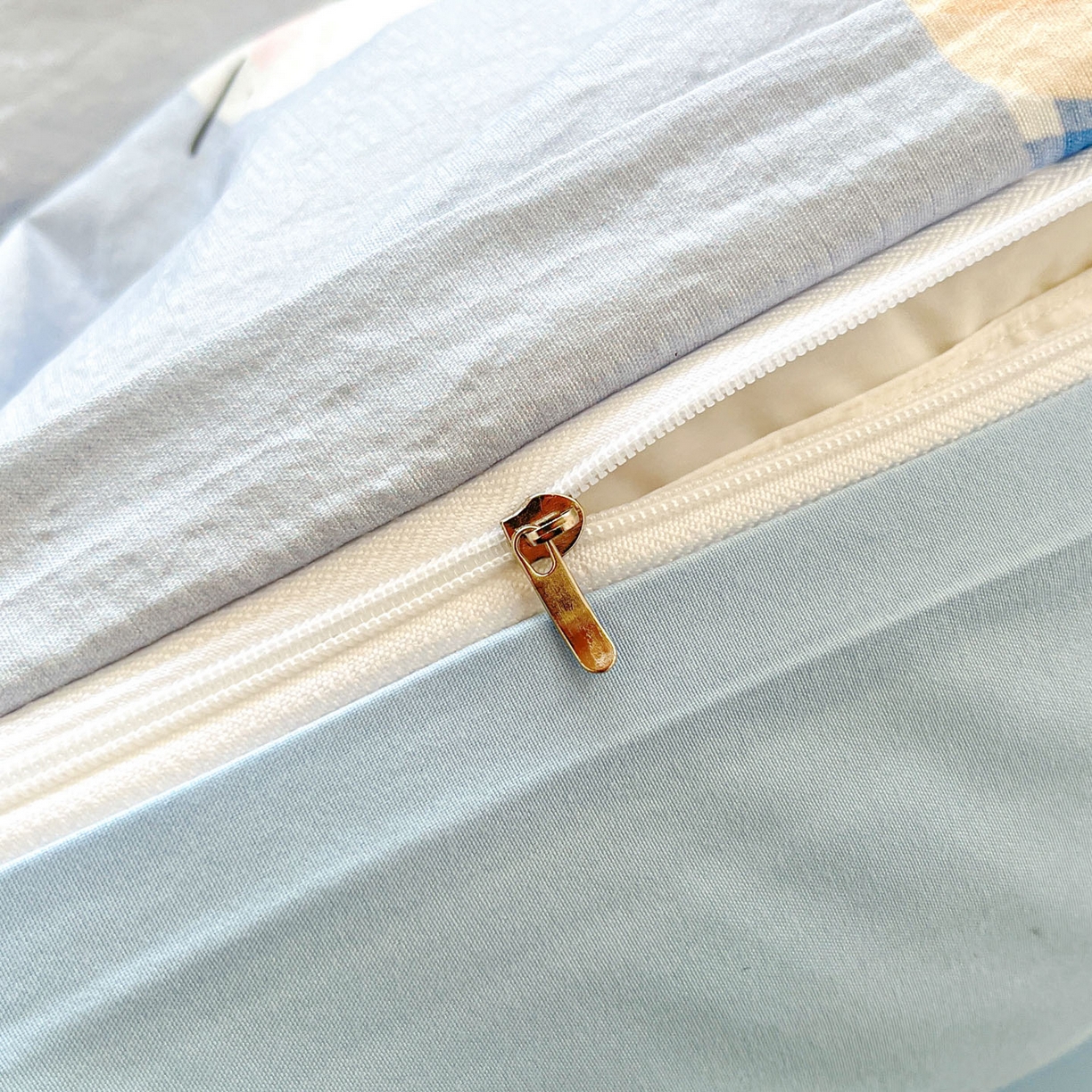 91家纺网 家纺一手货源 找家纺 川悦生活 2026新款双层纱皱皱纱学生床三件套 汽水小咪