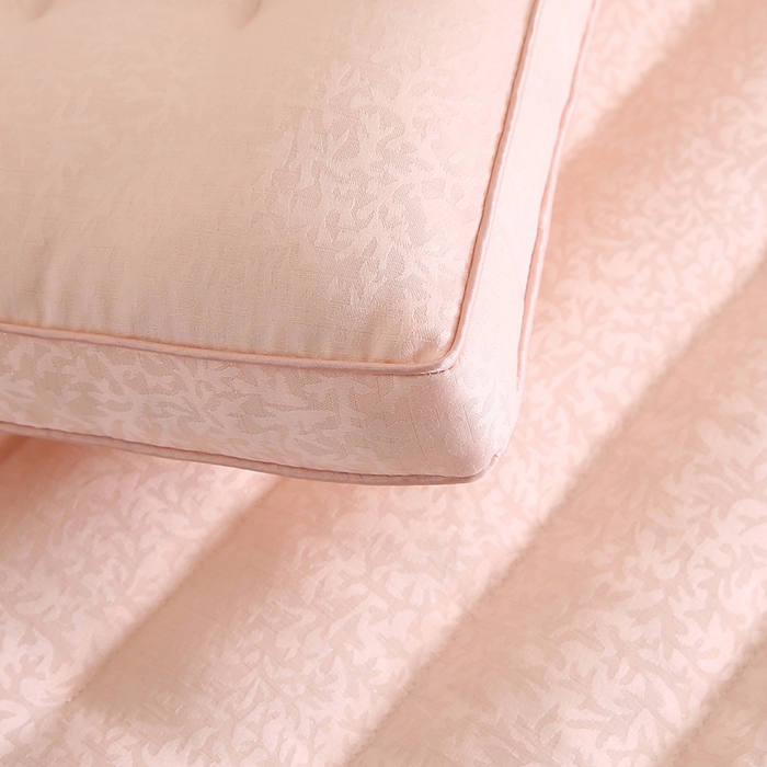 91家纺网 家纺一手货源 找家纺 爱来伊家纺 2026新款提花款低枕 枕头枕芯 桃夭玉露