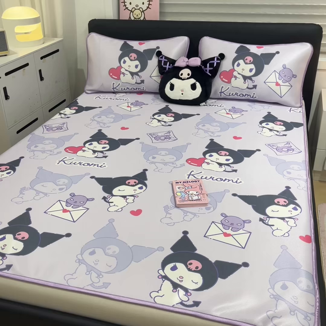 91家纺网 家纺一手货源 找家纺 暮思家居 2026新款三丽鸥正版授权数码印花A类可机洗1200D冰丝凉席三件套平铺款系列 平铺款-巴库库洛米