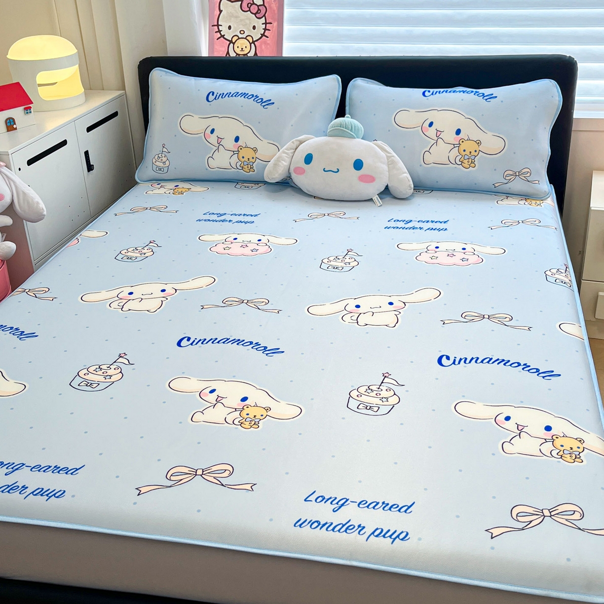 91家纺网 家纺一手货源 找家纺 暮思家居 2026新款三丽鸥正版授权数码印花A类可机洗1200D冰丝凉席三件套平铺款系列 平铺款-点点玉桂狗