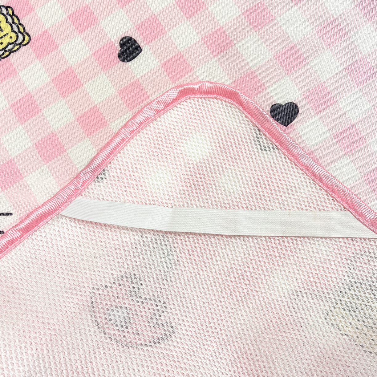 91家纺网 家纺一手货源 找家纺 暮思家居 2026新款三丽鸥正版授权数码印花A类可机洗1200D冰丝凉席三件套平铺款系列 平铺款-粉格KT