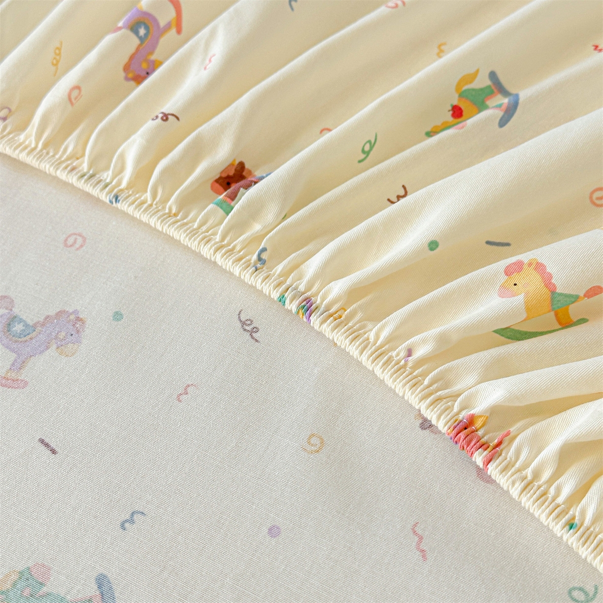 91家纺网 家纺一手货源 找家纺 优眠坊 2026春夏新款全棉印花卡通单床笠 彩虹木马