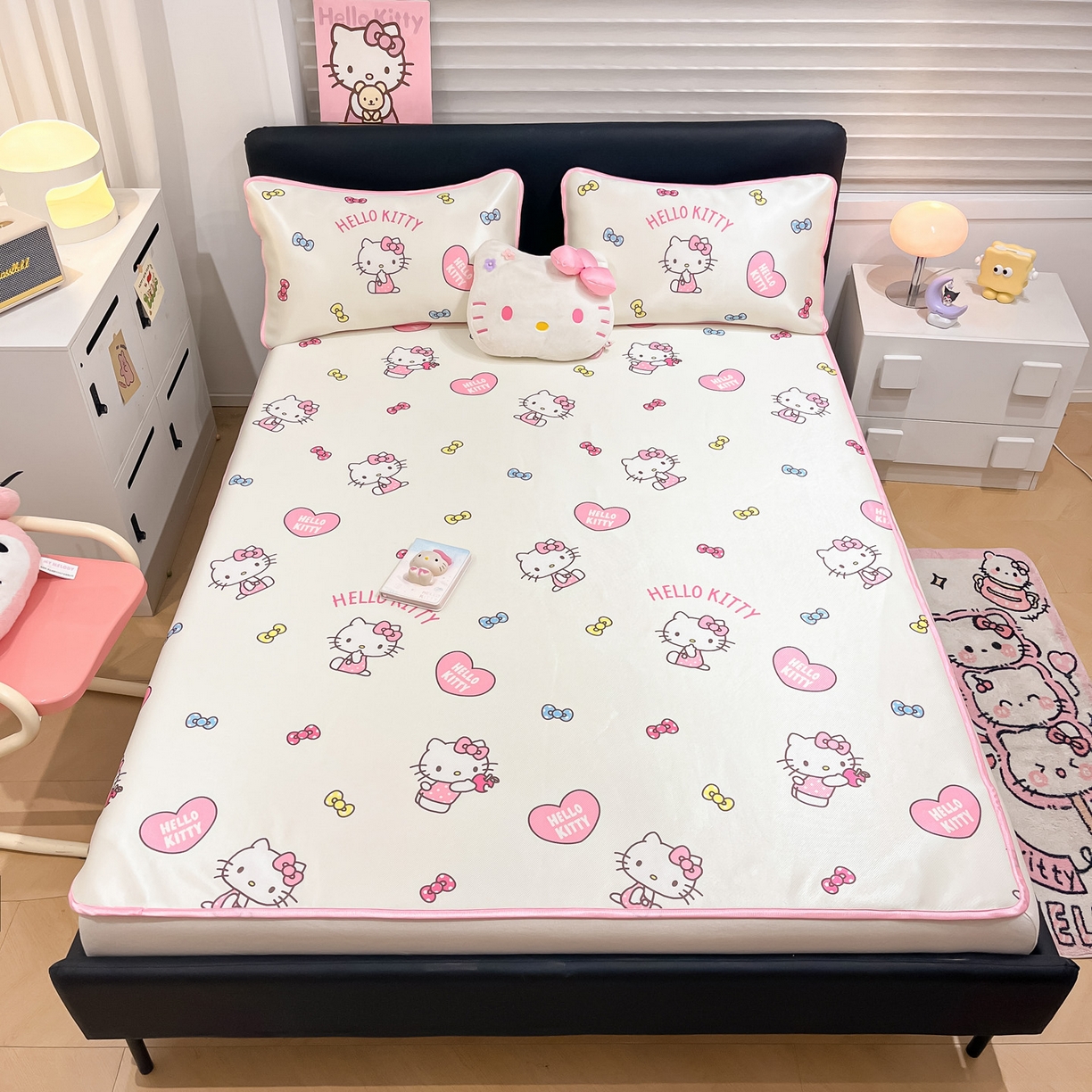 91家纺网 家纺一手货源 找家纺 暮思家居 2026新款三丽鸥正版授权数码印花A类可机洗1200D冰丝凉席三件套平铺款系列 平铺款-公主KT