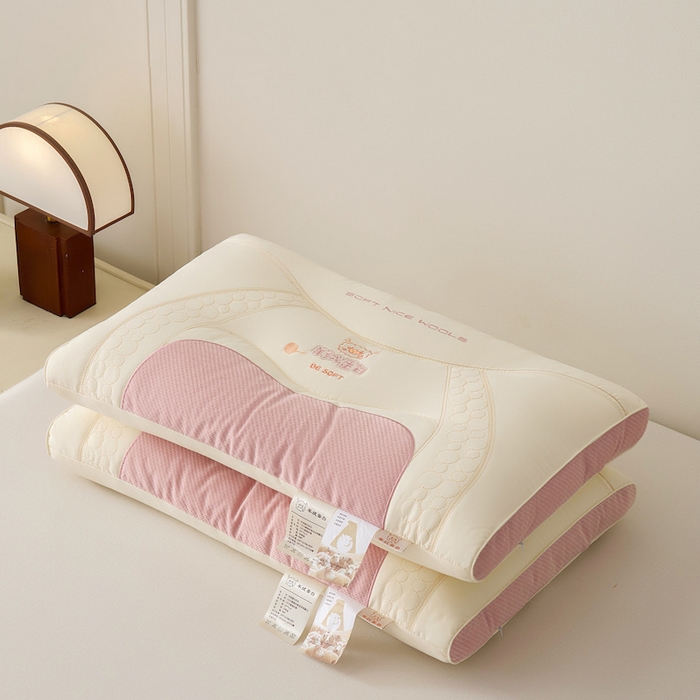 91家纺网 家纺一手货源 找家纺 爱来伊家纺 2026新款羊绒蛋白枕枕头枕芯 羊绒蛋白按摩枕-粉