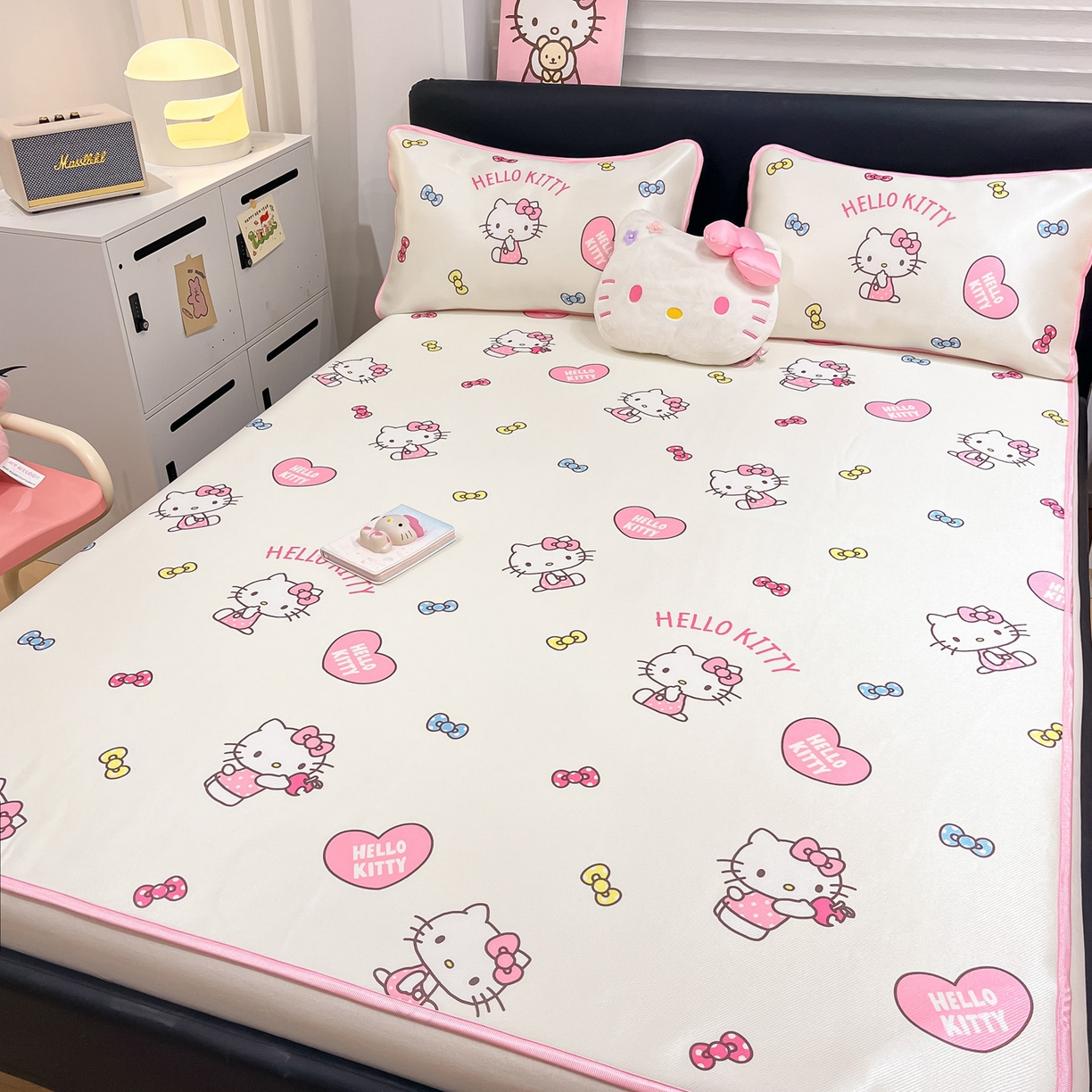 91家纺网 家纺一手货源 找家纺 暮思家居 2026新款三丽鸥正版授权数码印花A类可机洗1200D冰丝凉席三件套平铺款系列 平铺款-公主KT