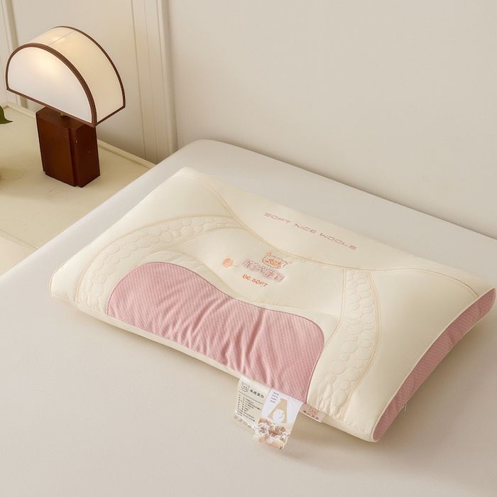 91家纺网 家纺一手货源 找家纺 爱来伊家纺 2026新款羊绒蛋白枕枕头枕芯 羊绒蛋白按摩枕-粉