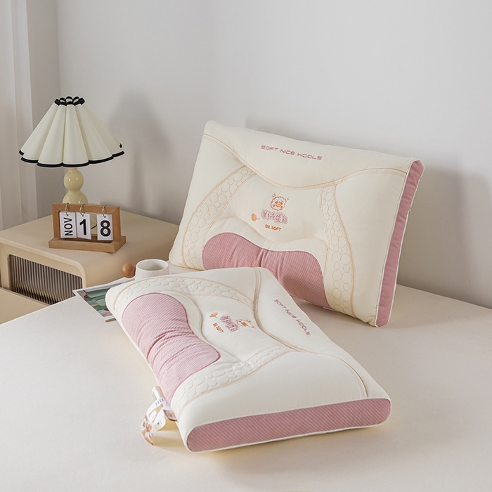 91家纺网 家纺一手货源 找家纺 爱来伊家纺 2026新款羊绒蛋白枕枕头枕芯 羊绒蛋白按摩枕-粉