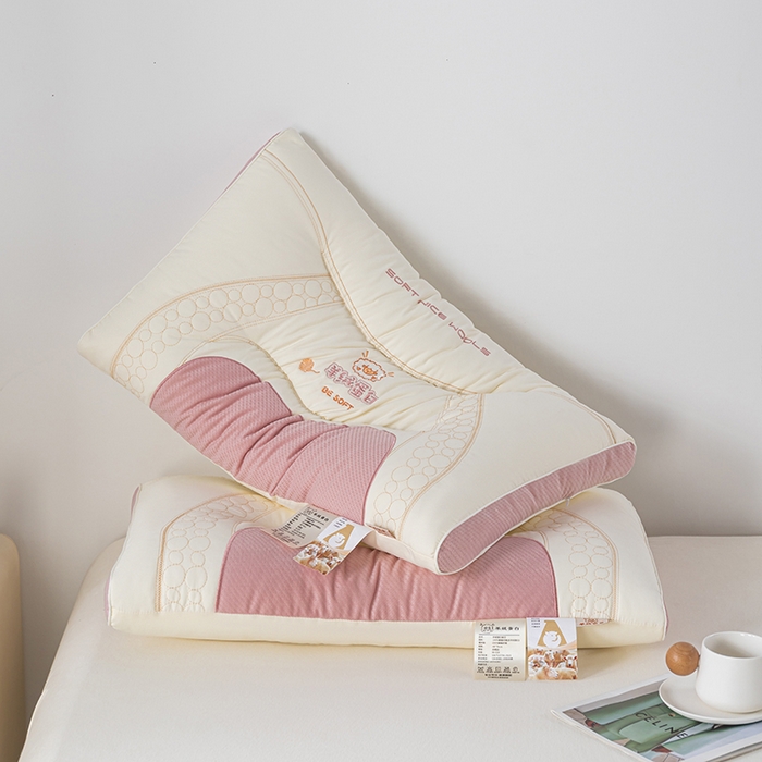 91家纺网 家纺一手货源 找家纺 爱来伊家纺 2026新款羊绒蛋白枕枕头枕芯 羊绒蛋白按摩枕-粉