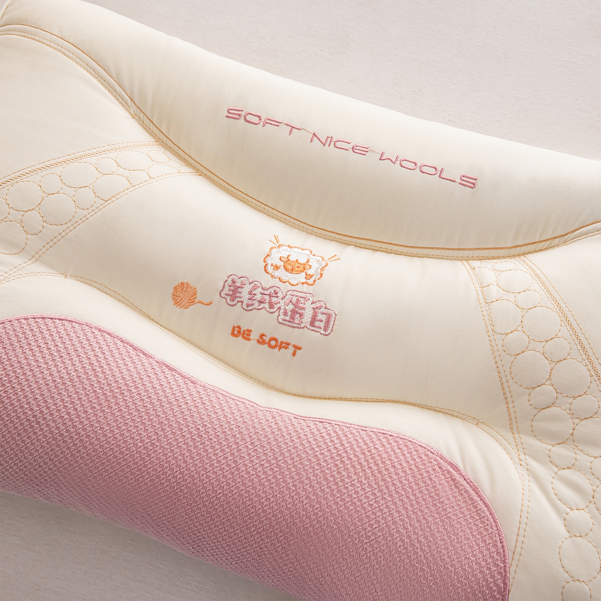 91家纺网 家纺一手货源 找家纺 爱来伊家纺 2026新款羊绒蛋白枕枕头枕芯 羊绒蛋白按摩枕-粉