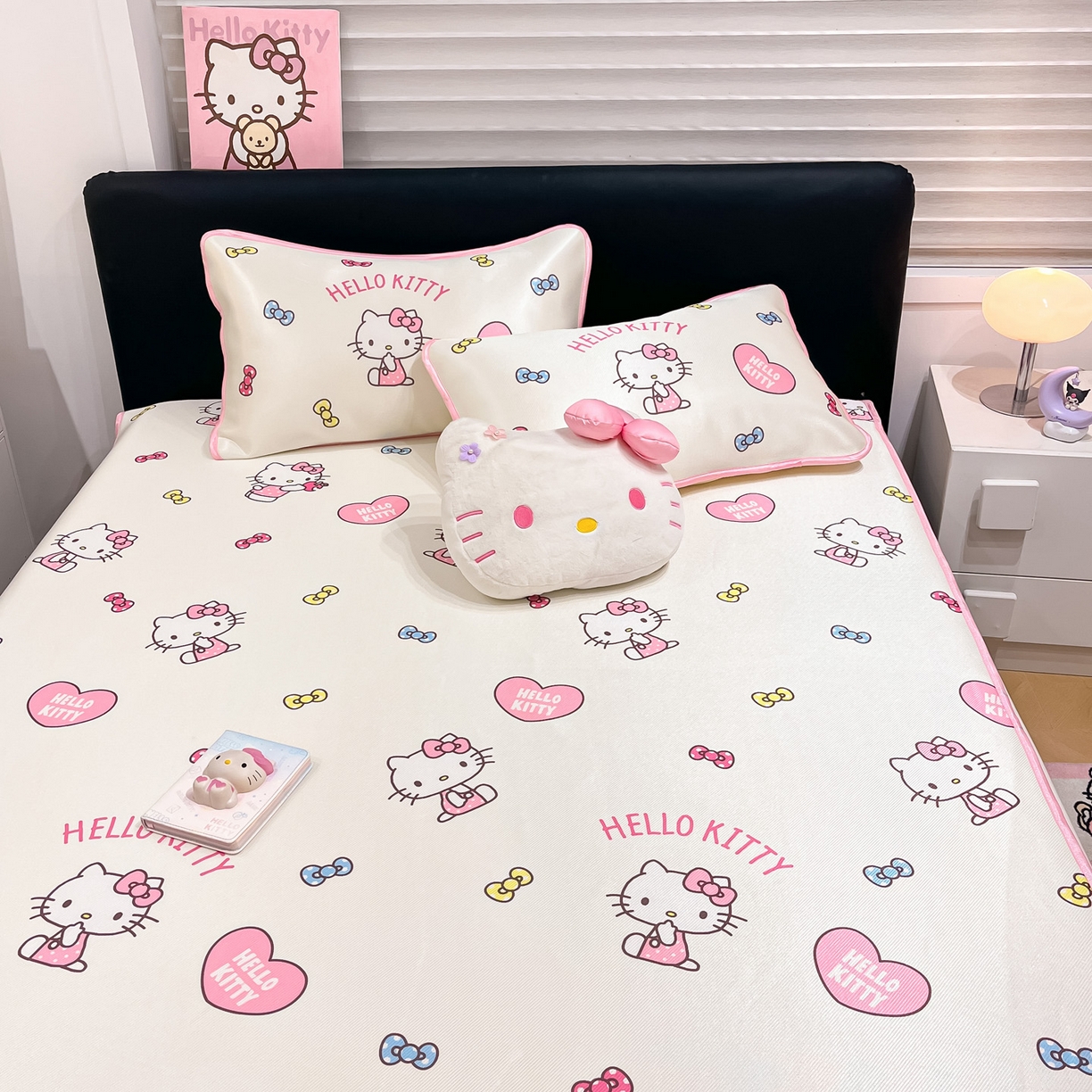 91家纺网 家纺一手货源 找家纺 暮思家居 2026新款三丽鸥正版授权数码印花A类可机洗1200D冰丝凉席三件套平铺款系列 平铺款-公主KT