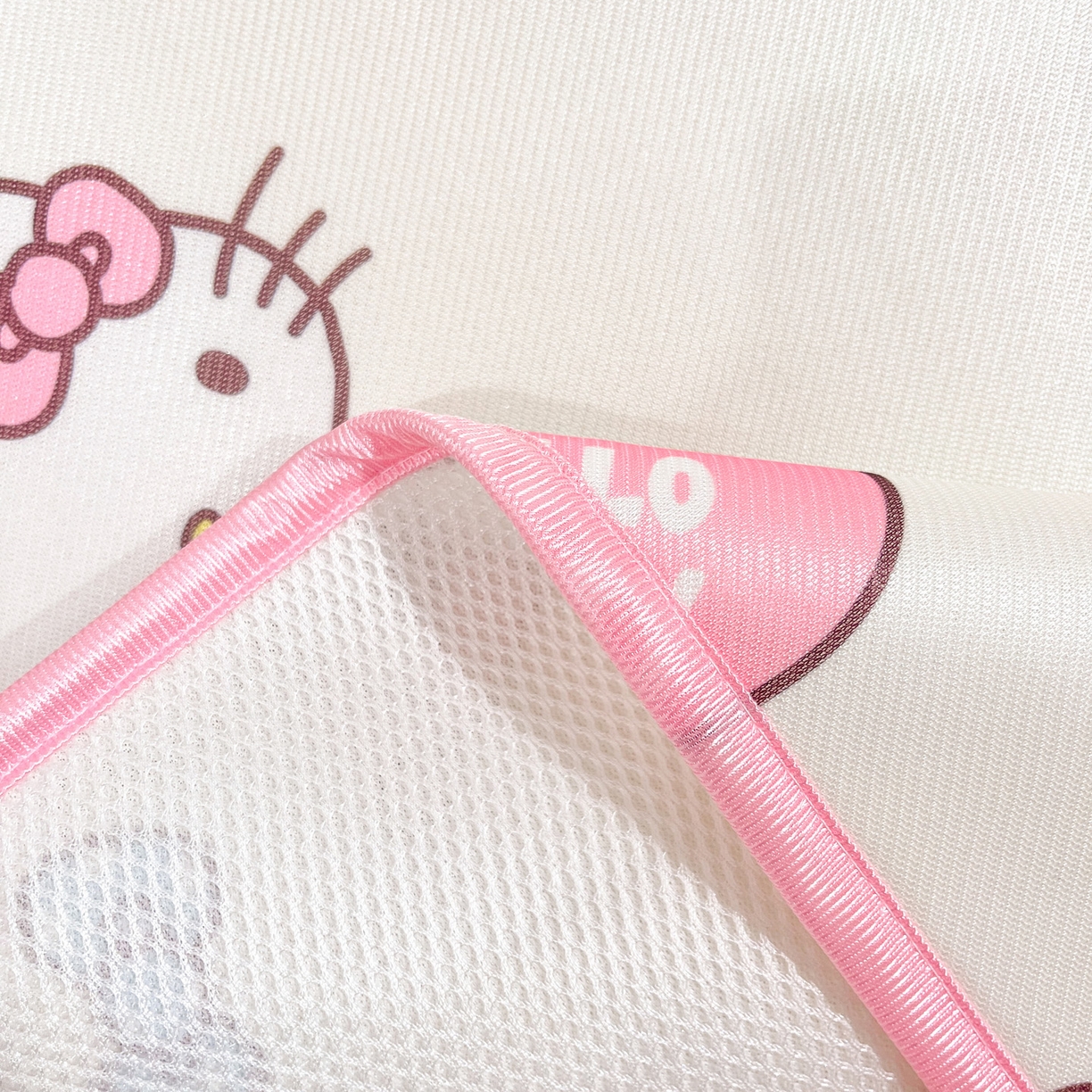 91家纺网 家纺一手货源 找家纺 暮思家居 2026新款三丽鸥正版授权数码印花A类可机洗1200D冰丝凉席三件套平铺款系列 平铺款-公主KT