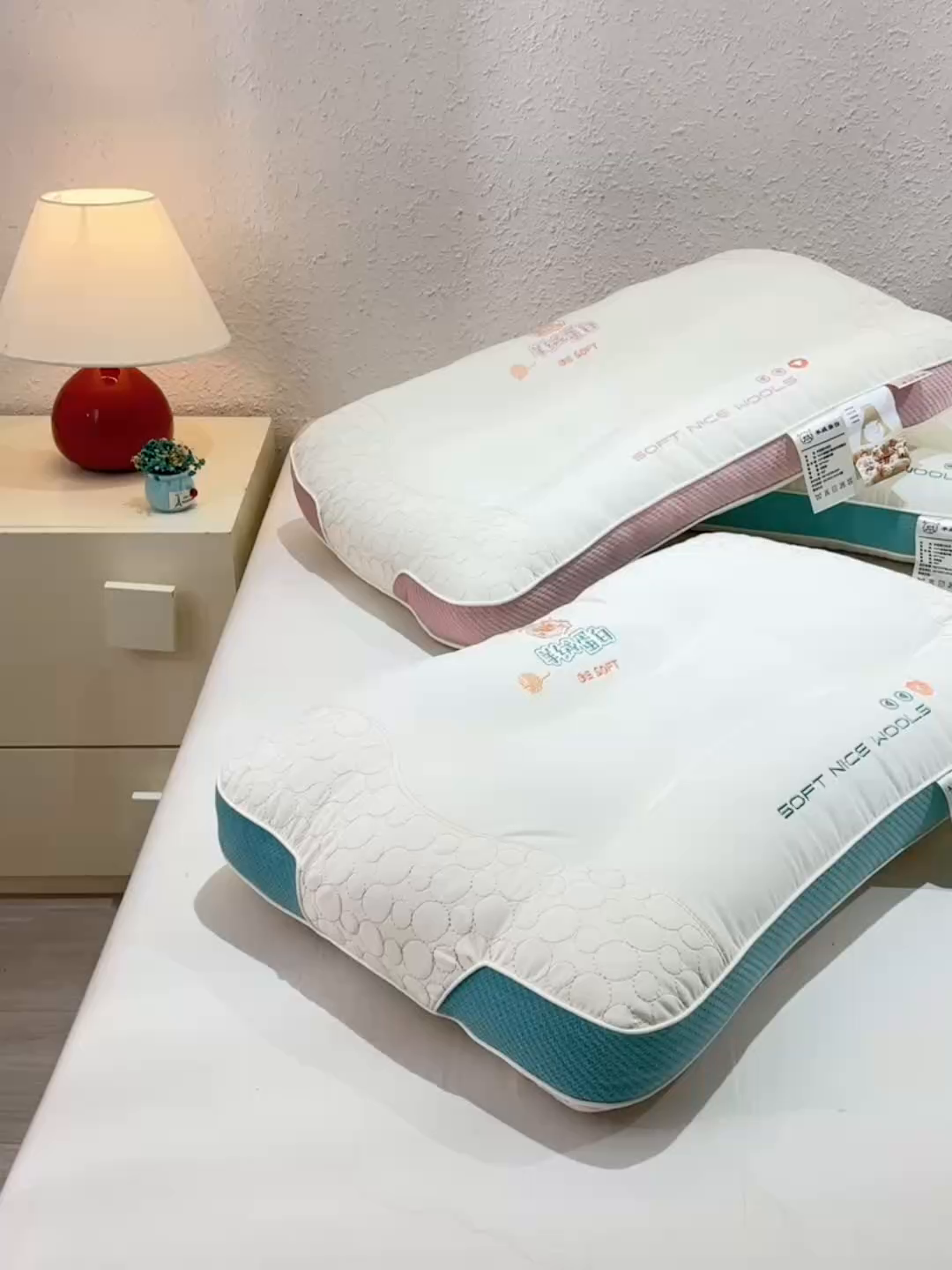 91家纺网 家纺一手货源 找家纺 爱来伊家纺 2026新款羊绒蛋白枕枕头枕芯 羊绒蛋白按摩枕-绿